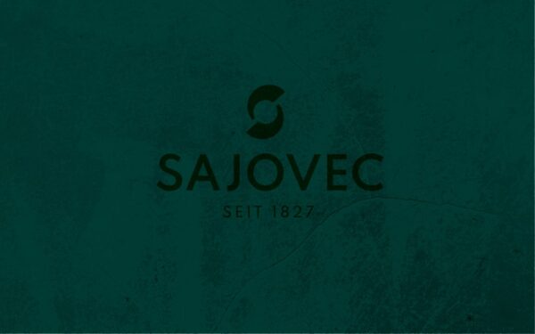 Bild mit dem Logo von Sajovec auf einem grünen Hintergrund